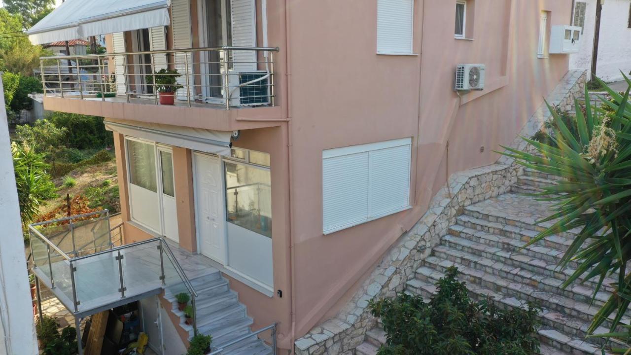 Family Apartment Derveni Esterno foto