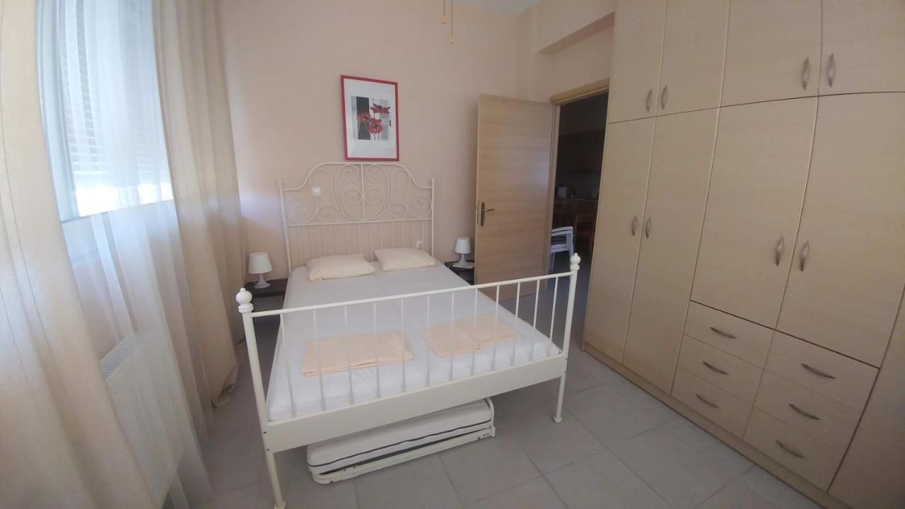 Family Apartment Derveni Esterno foto