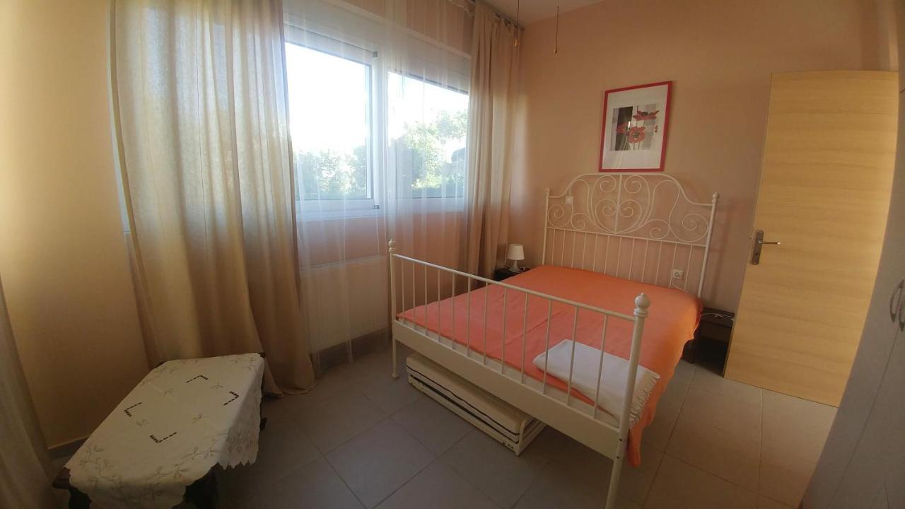 Family Apartment Derveni Esterno foto